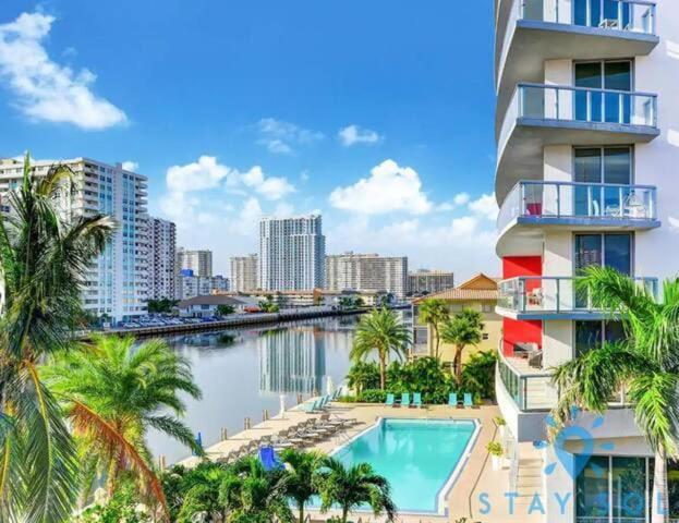 Upper Studio With Balcony,Pool And Gym, Near Beach Hallandale Beach Kültér fotó